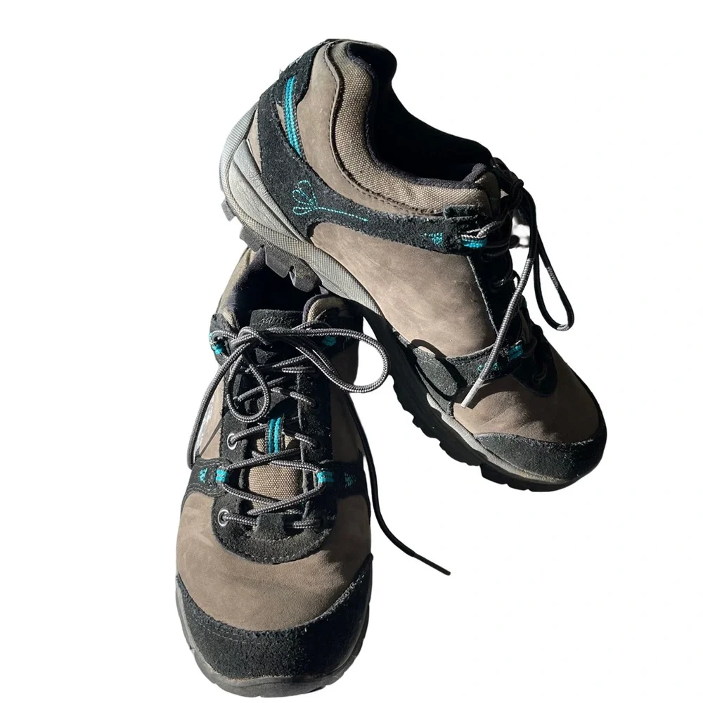 VIBRAM Gray and black hiking shoes. Great condition. Size 7.5